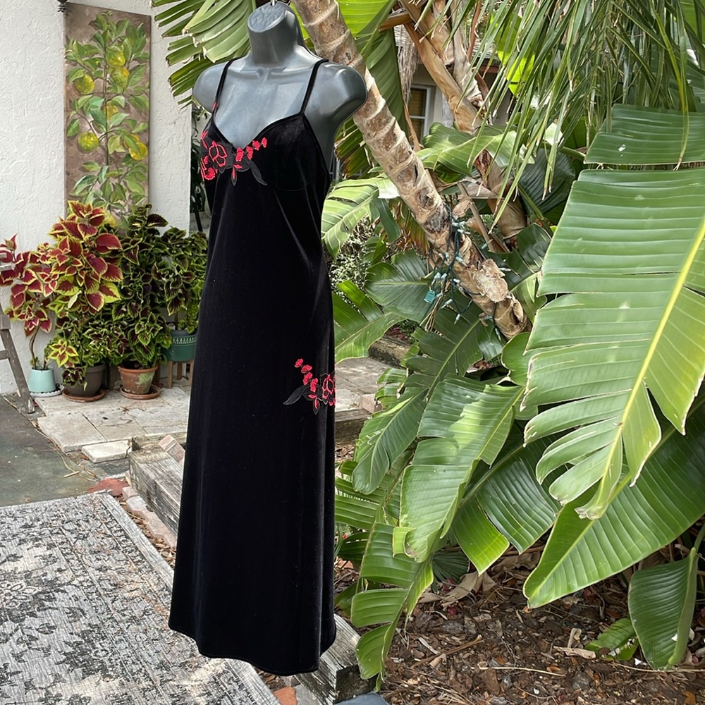 Velvet slip dress with appliqué - Picture 3 of 9